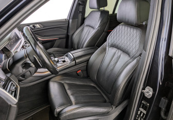 Подержанный автомобиль BMW X5 2020 года (21 фото)