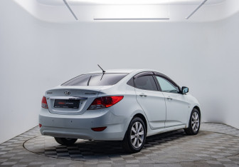 Подержанный автомобиль Hyundai Solaris Sedan 2012 года (5 фото)