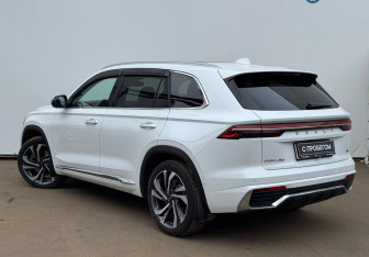 Подержанный автомобиль Geely Monjaro 2023 года (6 фото)