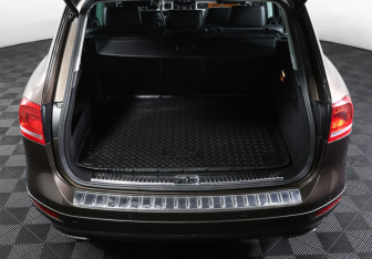 Подержанный автомобиль Volkswagen Touareg 2013 года (10 фото)