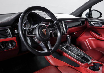 Подержанный автомобиль Porsche Macan 2014 года (14 фото)