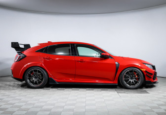 Подержанный автомобиль Honda Civic Type R Hatchback 2019 года (4 фото)