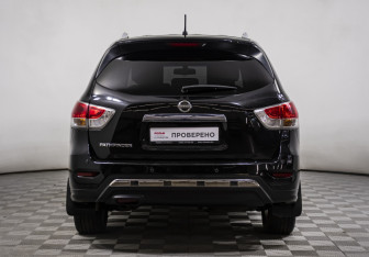 Подержанный автомобиль Nissan Pathfinder 2014 года (5 фото)