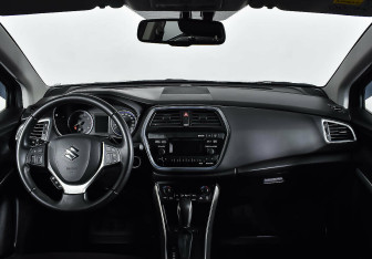 Подержанный автомобиль Suzuki SX4 Hatchback 2017 года (10 фото)