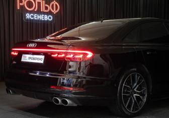 Подержанный автомобиль Audi S8 2021 года (30 фото)