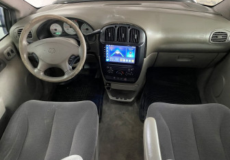 Подержанный автомобиль Dodge Caravan 2003 года (9 фото)