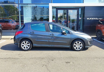 Подержанный автомобиль Peugeot 308 Hatchback 2009 года (4 фото)