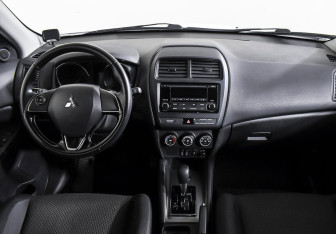 Подержанный автомобиль Mitsubishi ASX 2018 года (11 фото)