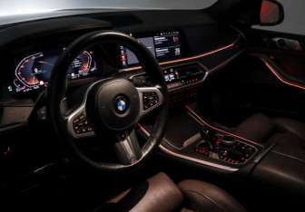 Подержанный автомобиль BMW X7 2022 года (21 фото)