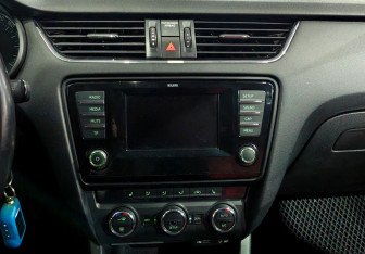 Подержанный автомобиль Skoda Octavia Liftback 2013 года (13 фото)