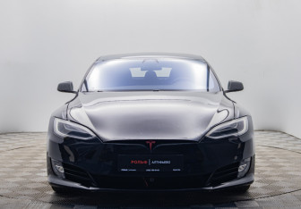 Подержанный автомобиль Tesla Model S 2018 года (8 фото)