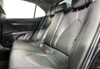 Подержанный автомобиль Toyota Camry Sedan 2023 года (10 фото)