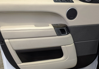 Подержанный автомобиль Land Rover Range Rover Sport 2017 года (19 фото)