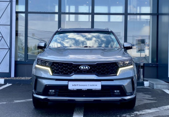 Подержанный автомобиль Kia Sorento 2021 года (2 фото)