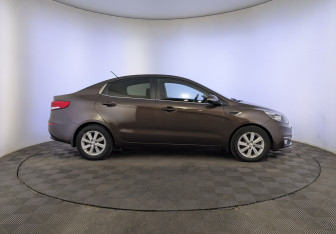 Подержанный автомобиль Kia Rio Sedan 2015 года (4 фото)