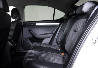 Подержанный автомобиль Skoda Superb Liftback 2017 года (11 фото)