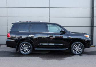 Подержанный автомобиль Lexus LX 2008 года (4 фото)