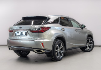 Подержанный автомобиль Lexus RX 2016 года (5 фото)