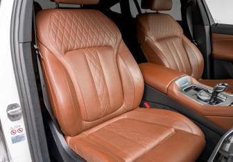 Подержанный автомобиль BMW X6 2022 года (24 фото)
