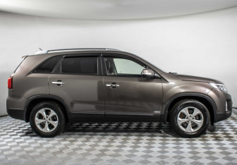 Подержанный автомобиль Kia Sorento 2013 года (4 фото)