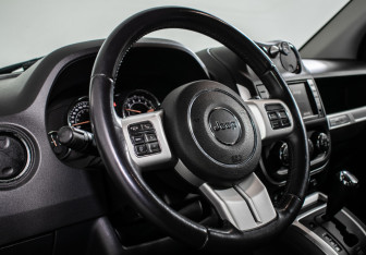Подержанный автомобиль Jeep Compass 2014 года (13 фото)