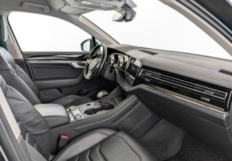 Подержанный автомобиль Volkswagen Touareg 2018 года (11 фото)