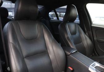 Подержанный автомобиль Volvo S60 2014 года (14 фото)