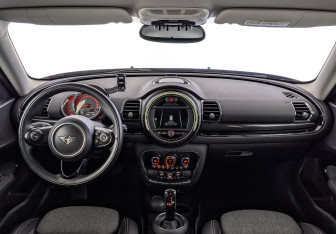 Подержанный автомобиль MINI Clubman Wagon 2019 года (14 фото)