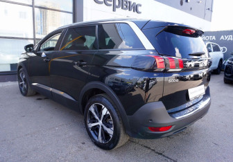 Подержанный автомобиль Peugeot 5008 Suv 2018 года (7 фото)