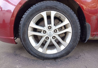 Подержанный автомобиль Kia Cerato Sedan 2011 года (9 фото)