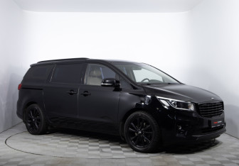 Подержанный автомобиль Kia Carnival 2018 года (3 фото)
