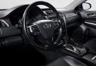 Подержанный автомобиль Toyota Camry Sedan 2015 года (14 фото)