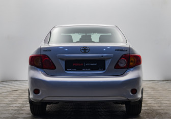 Подержанный автомобиль Toyota Corolla Sedan 2008 года (4 фото)