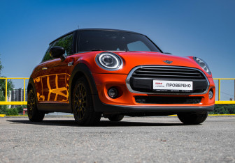 Подержанный автомобиль MINI Hatch 2021 года (3 фото)