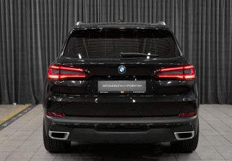 Подержанный автомобиль BMW X5 2021 года (5 фото)
