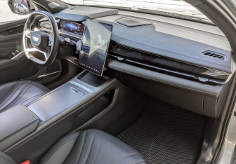 Подержанный автомобиль Geely Preface 2024 года (11 фото)