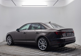 Подержанный автомобиль Audi A4 Sedan 2019 года (7 фото)