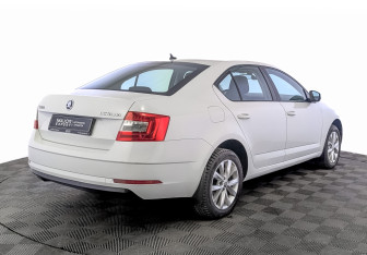 Подержанный автомобиль Skoda Octavia Liftback 2018 года (5 фото)