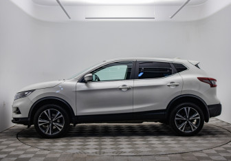 Подержанный автомобиль Nissan Qashqai 2023 года (8 фото)