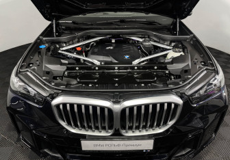 Подержанный автомобиль BMW X5 2025 года (10 фото)