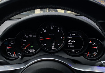 Подержанный автомобиль Porsche Cayenne 2015 года (26 фото)