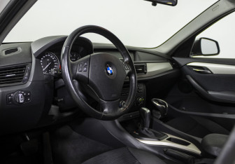 Подержанный автомобиль BMW X1 2013 года (9 фото)