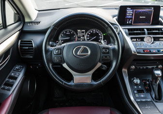 Подержанный автомобиль Lexus NX 2018 года (10 фото)