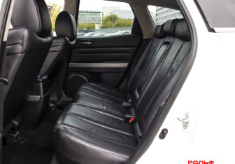 Подержанный автомобиль Mazda CX-7 2011 года (10 фото)