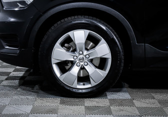 Подержанный автомобиль Volvo XC40 2018 года (15 фото)