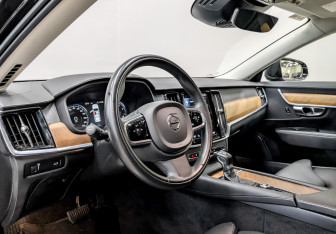 Подержанный автомобиль Volvo S90 2020 года (17 фото)