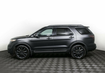 Подержанный автомобиль Ford Explorer 2012 года (3 фото)