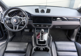 Подержанный автомобиль Porsche Cayenne 2018 года (13 фото)