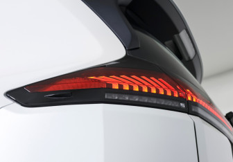 Подержанный автомобиль Toyota RAV4 2025 года (23 фото)