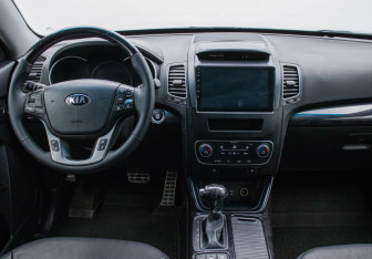 Подержанный автомобиль Kia Sorento 2015 года (13 фото)